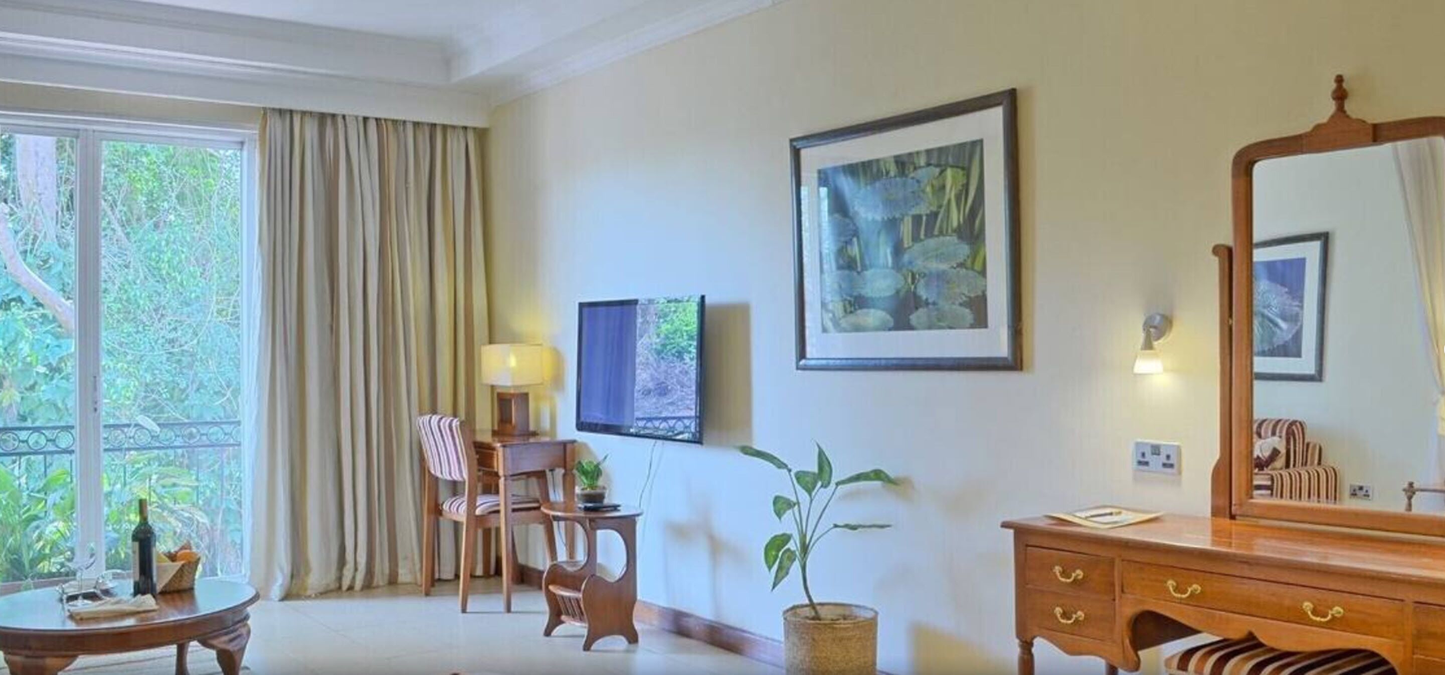 deluxe double room, 1 king bed, garden view, ground floor | 1 bedroom, premium bedding, minibar, in-room safe