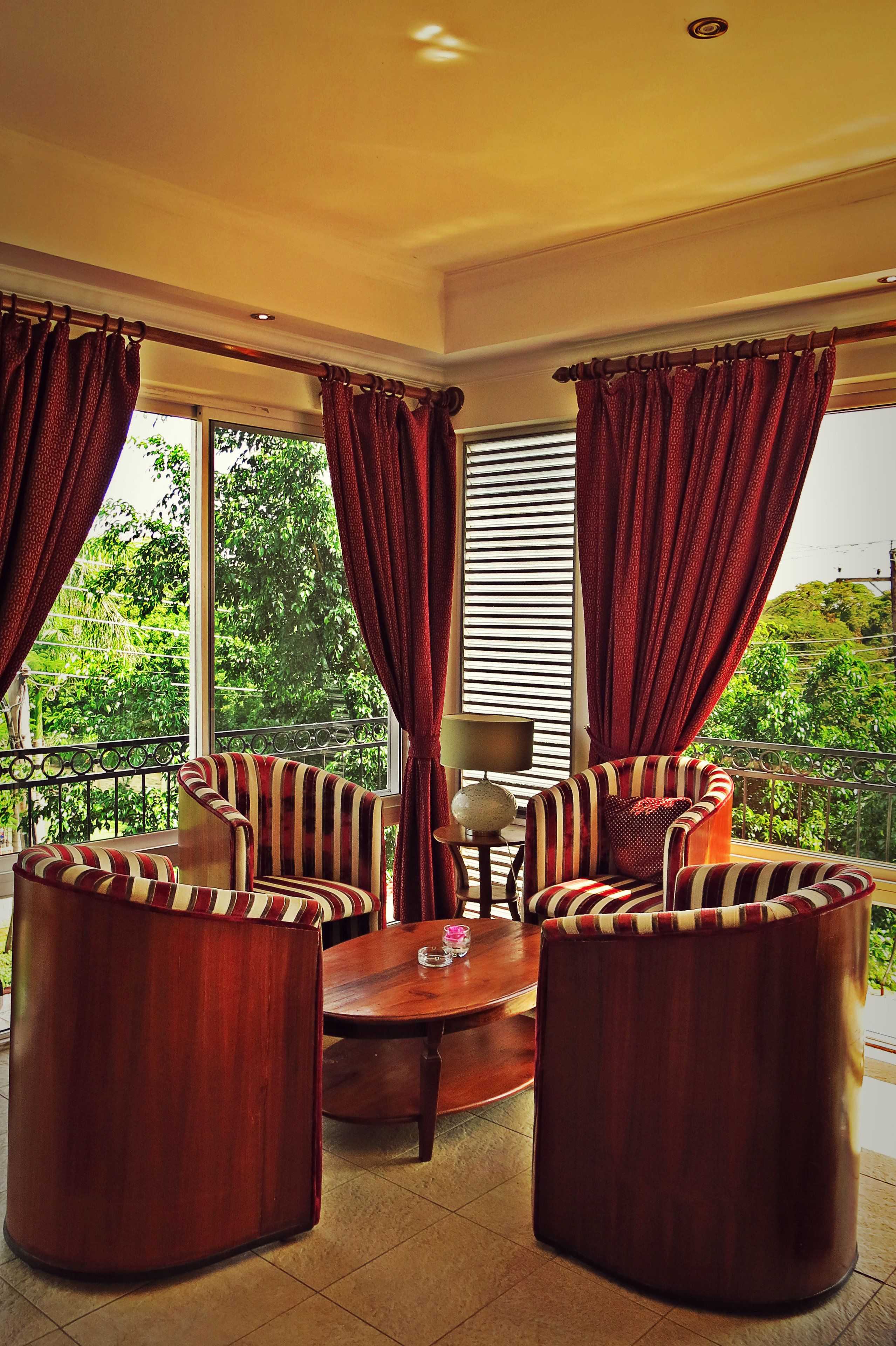 2 bars/lounges, poolside bar