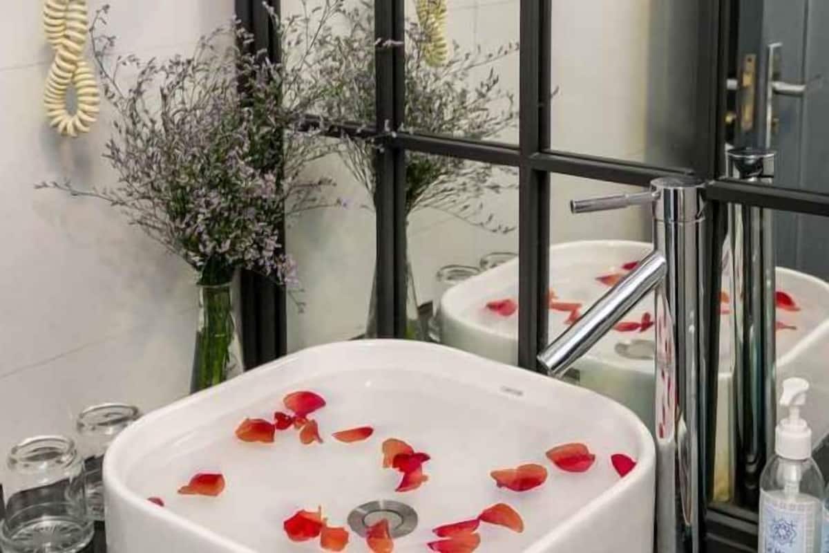 Salle de bain | Douche, articles de toilette gratuits, sèche-cheveux, chaussons