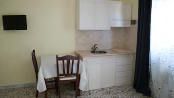 Habitación cuádruple, cocina básica | Cocina privada | Frigorífico