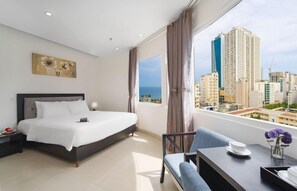 Seprai premium, bantalan ekstra lembut, minibar, dan brankas