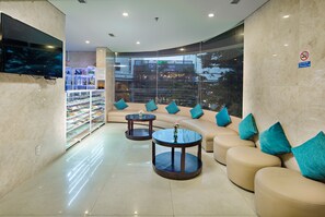 Lobby sitting area - ELC Beach Hotel (Da Nang)