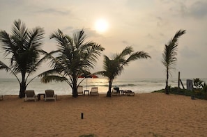 On the beach - Warahena Beach Hotel (Bentota)