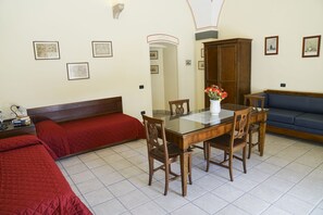 Family Room | In-room safe, cribs/infant beds, rollaway beds, free WiFi - Masseria Appidé (Corigliano D'Otranto)