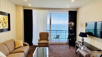 Presidential Suite | Living area | 42-inch plasma TV with cable channels, Smart TV