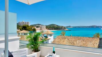 Habitación doble superior, vistas al mar | Ropa de cama de alta calidad y edredones de plumas