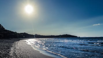 ใกล้ชายหาด, เก้าอี้อาบแดด, ร่มชายหาด