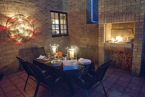 Outdoor dining - Bayside Lodge (Plettenberg Bay)