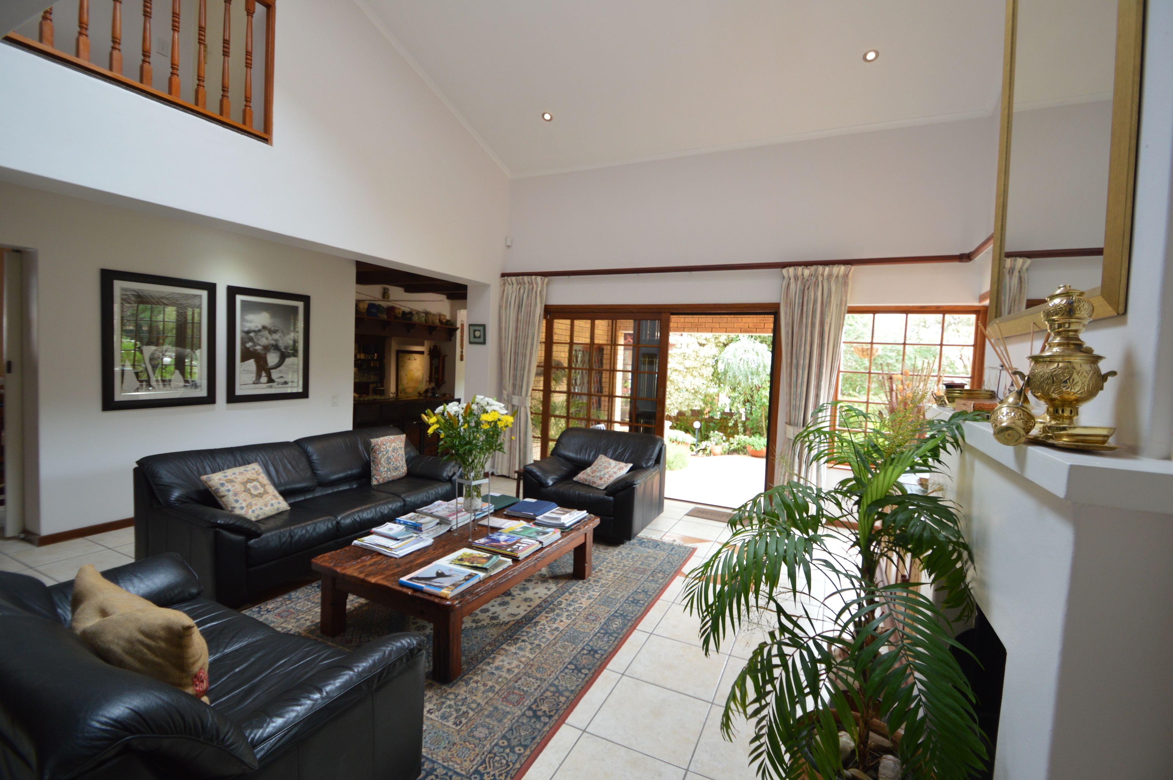 Room (Honeysuckle King or twin, Jacuzzi ) | Executive lounge