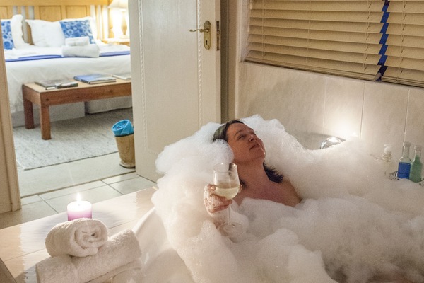 Room (Honeysuckle King or twin, Jacuzzi ) | Deep-soaking bathtub