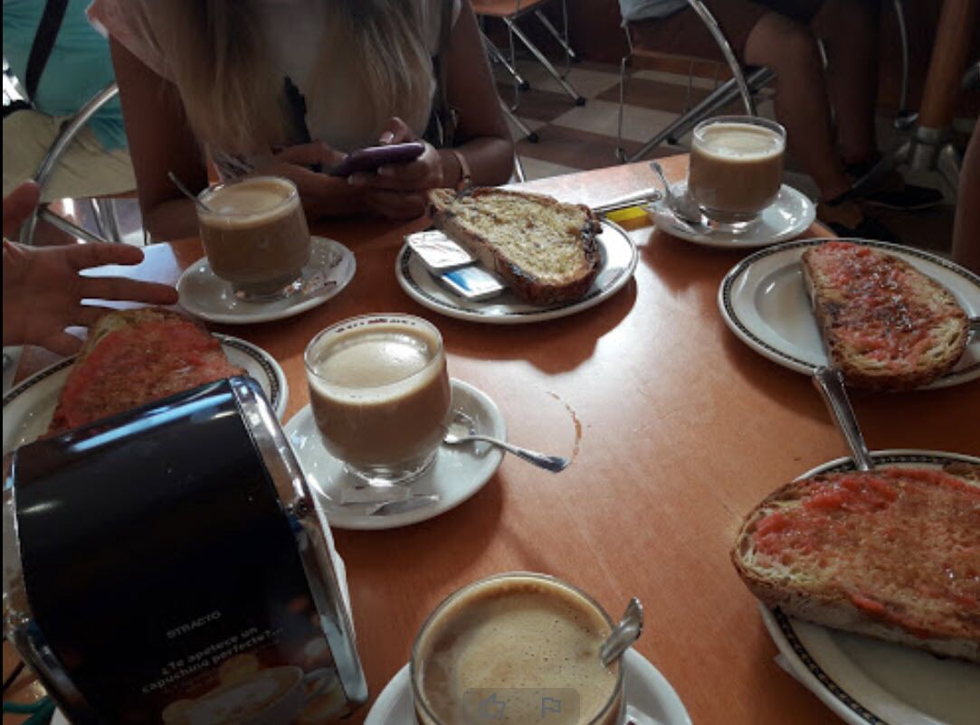 daily continental breakfast (eur 5 per person)