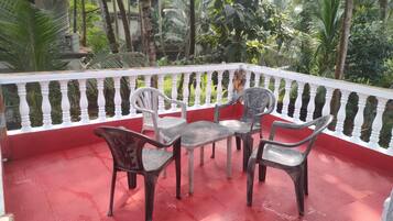 Standard Room, 1 Bedroom, Garden View | Terrace/patio