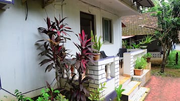 Standard Room, 1 Bedroom, Garden View | Private kitchen | Coffee/tea maker, fridge, dishwasher, electric kettle