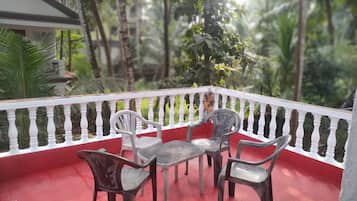 Standard Room, 1 Bedroom, Garden View | Terrace/patio