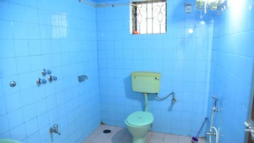 Standard Room, 1 Bedroom, Garden View | Bathroom | Shower, free toiletries, towels