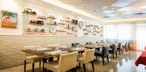 Lunch and dinner served, international cuisine - Shi Chi Hotel (Kaohsiung)