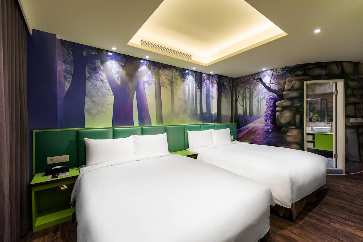 Phòng 4 Deluxe, 2 giường đôi | Phòng cách âm, bàn ủi/dụng cụ ủi quần áo 