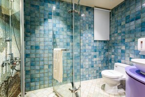 Habitació quàdruple Deluxe, 2 llits dobles | Dutxa