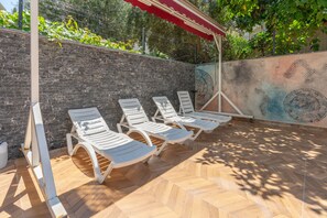 Seasonal outdoor pool, open 9:00 AM to 7:00 PM, pool loungers