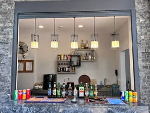 Allasbaari