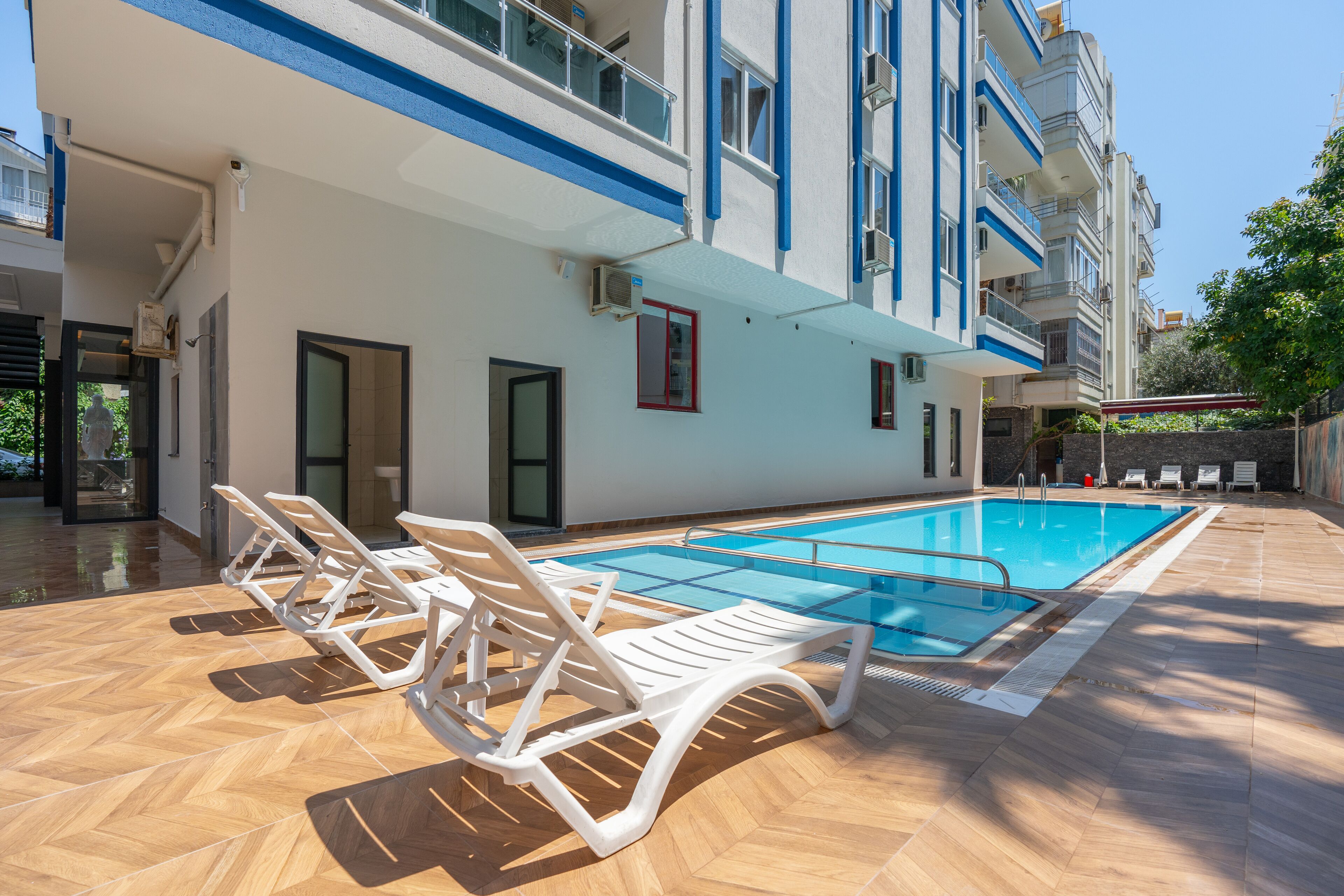 seasonal outdoor pool, open 9:00 am to 7:00 pm, pool loungers