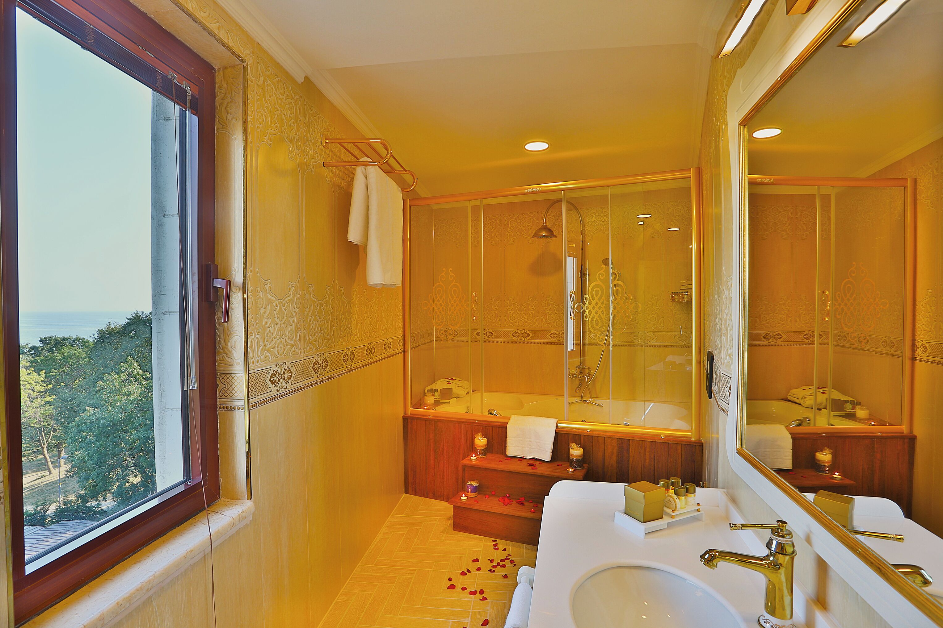 junior room | bathroom | shower, designer toiletries, hair dryer, bathrobes