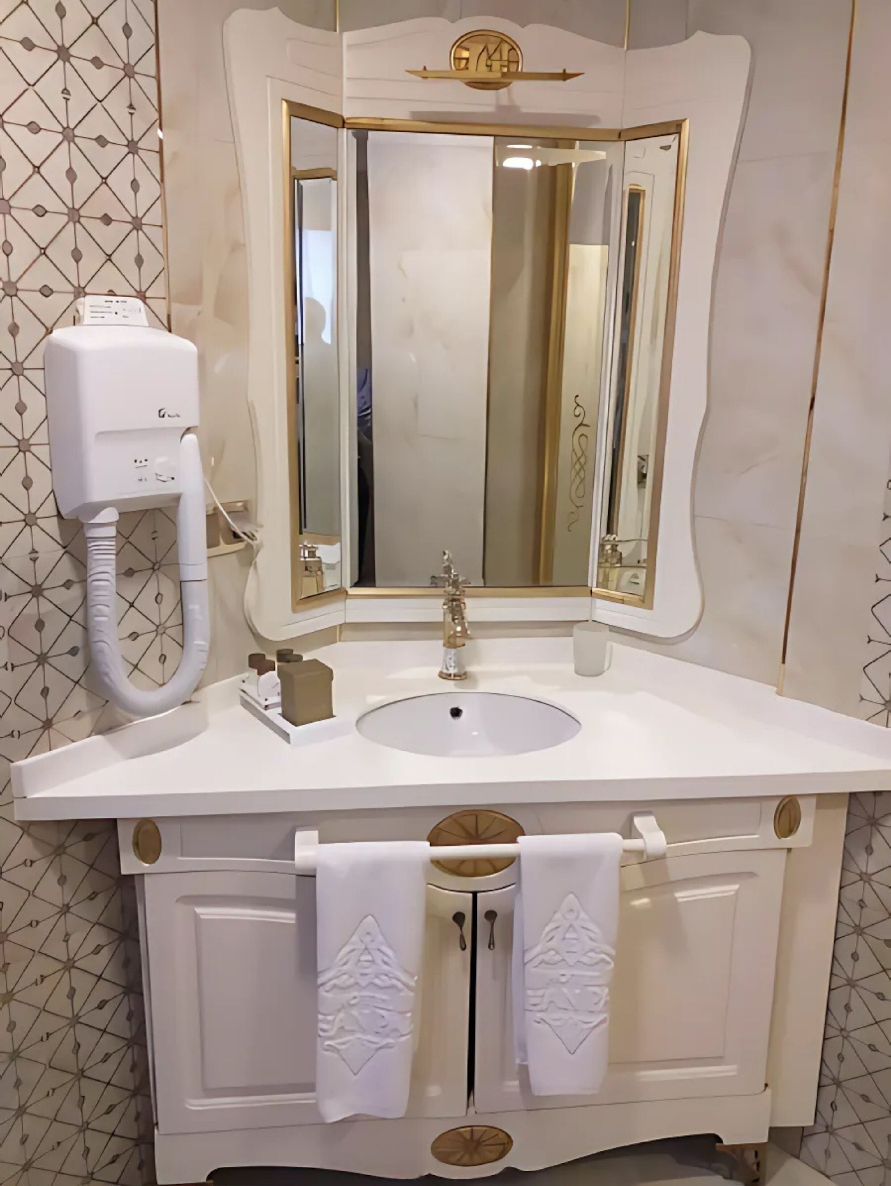 deluxe room, balcony | bathroom | shower, designer toiletries, hair dryer, bathrobes