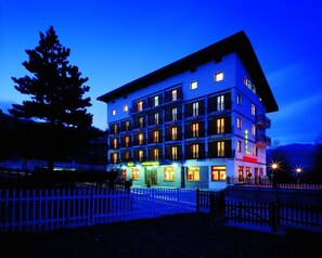 Front of property - evening/night - Hotel Panoramique (Torgnon)