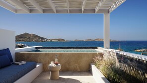 Signature Room with Outdoor Hot Tub & Sea View | 客房内保险箱、隔音、熨斗/熨板、免费 WiFi