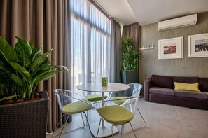 Superior Penthouse | In-room dining