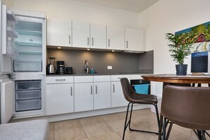 Full-size fridge, microwave, oven, stovetop - Little Paradise Aruba (Noord)