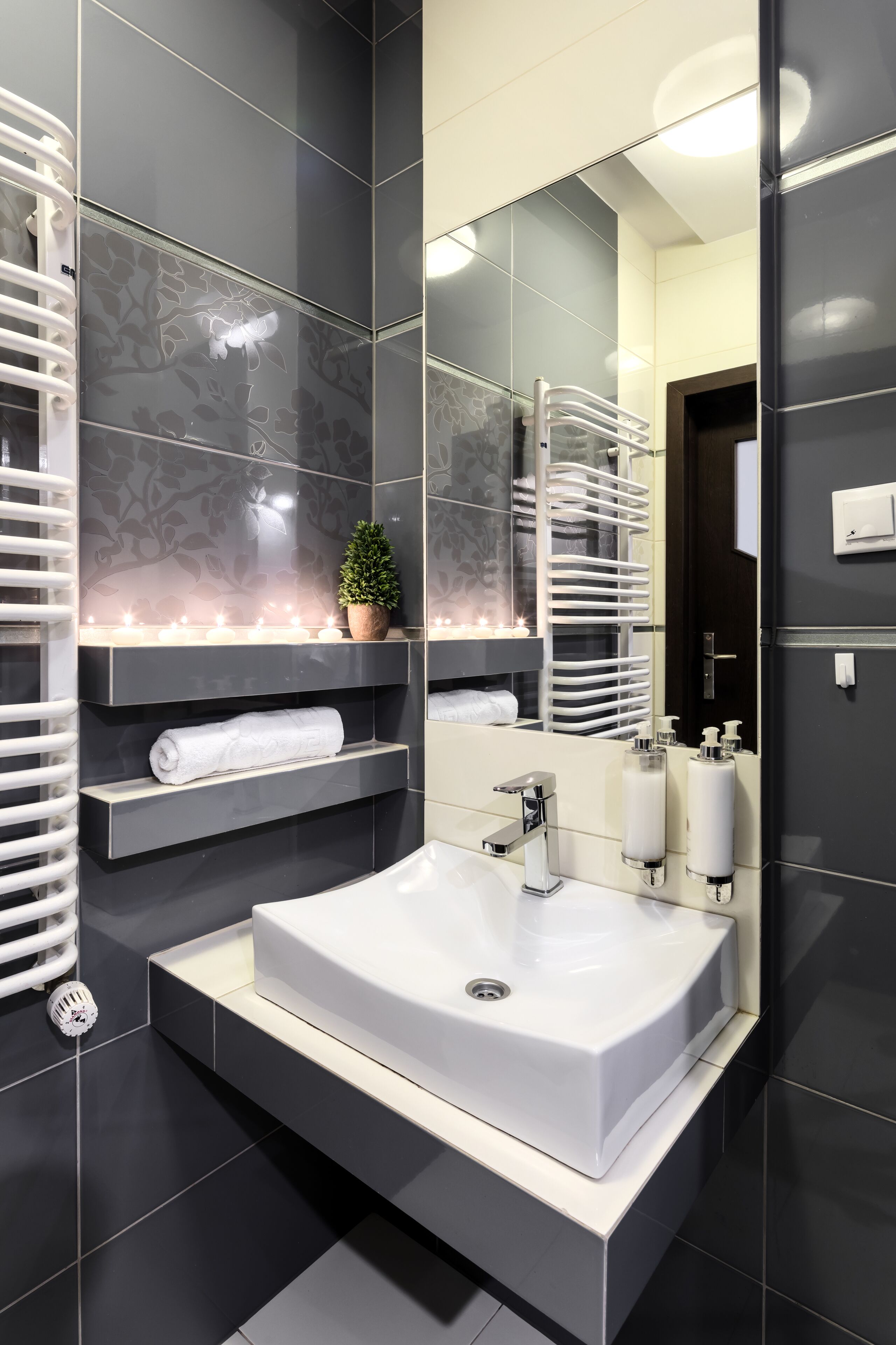 Junior Suite, 1 Bedroom, Non Smoking | Bathroom | Shower, rainfall showerhead, designer toiletries, hair dryer