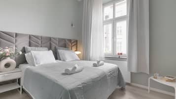 Premium-sviitti, 1 keskisuuri parisänky ja vuodesohva, parveke, kulmassa | Yksilöllisesti sisustettu, yksilöllisesti kalustettu