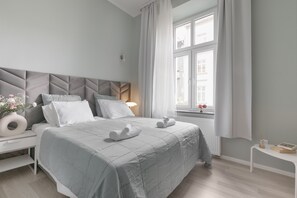 Premium Suite, 1 Queen Bed with Sofa bed, Balcony, Corner | Individually decorated, individually furnished, laptop workspace - Platinum Aparthotel (Kraków)