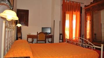 Desk, rollaway beds, free WiFi