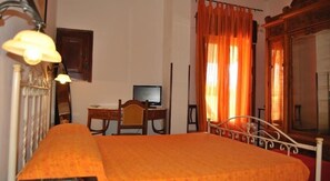 Double Room, 1 Double or 2 Twin Beds, Sea View | Desk, rollaway beds, free WiFi