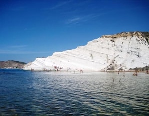 Una spiaggia nelle vicinanze