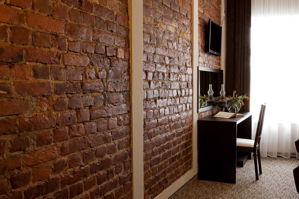 标准双人房或双床房, 1 间卧室 | 客房内保险箱、办公桌、熨斗/熨板、免费 WiFi