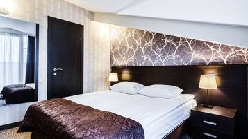 舒适双人房 | 客房内保险箱、办公桌、熨斗/熨板、免费 WiFi