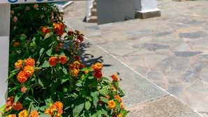 A sign for 'KURMULIS STUDIOS' with a view of a white building and a staircase. - Kurmulis Studios (Chania)