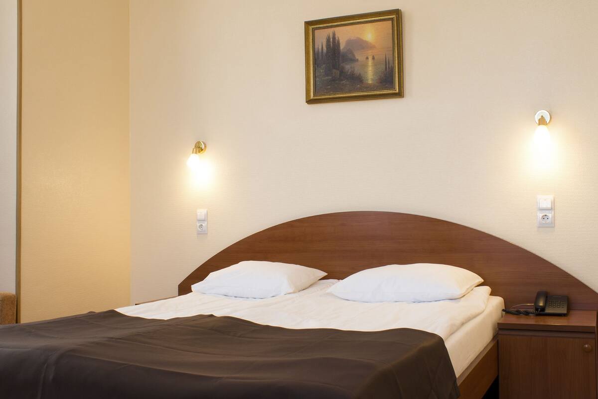 Comfort Double Room | 1 bedroom, in-room safe, desk, soundproofing