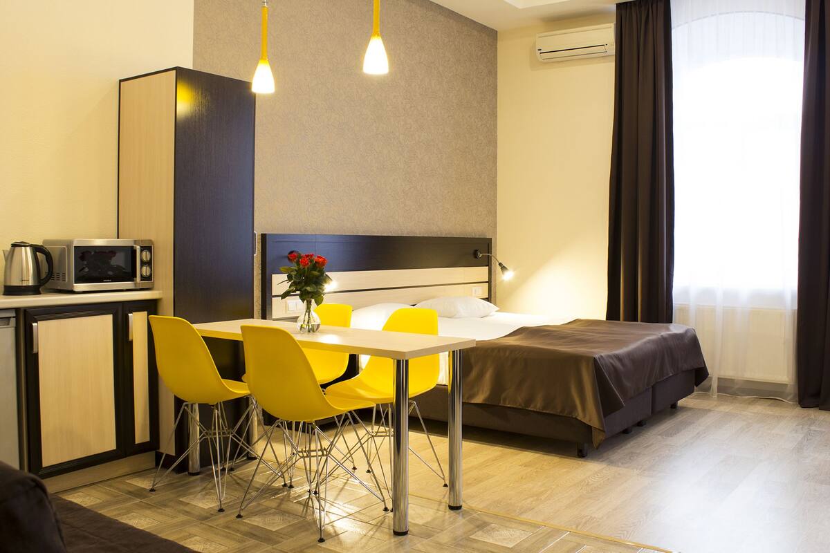 Family Studio Suite | 1 bedroom, in-room safe, desk, soundproofing