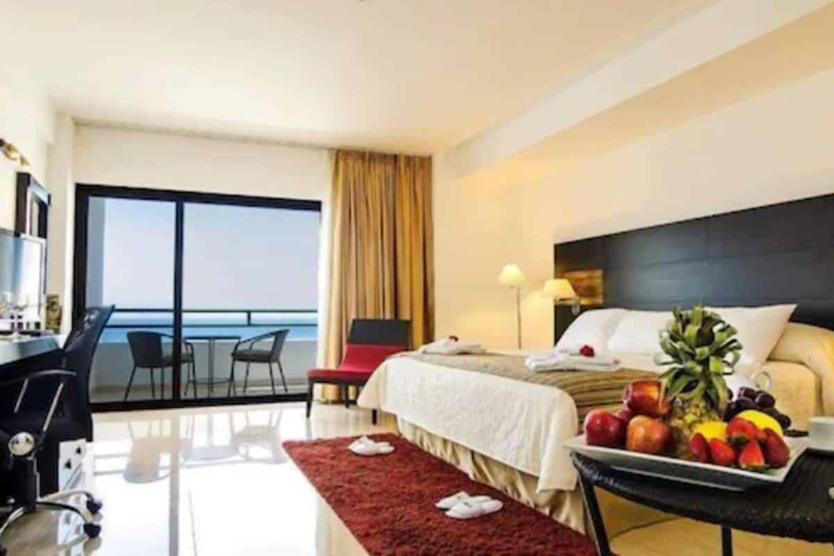double room, 1 queen bed, ocean view | view from room