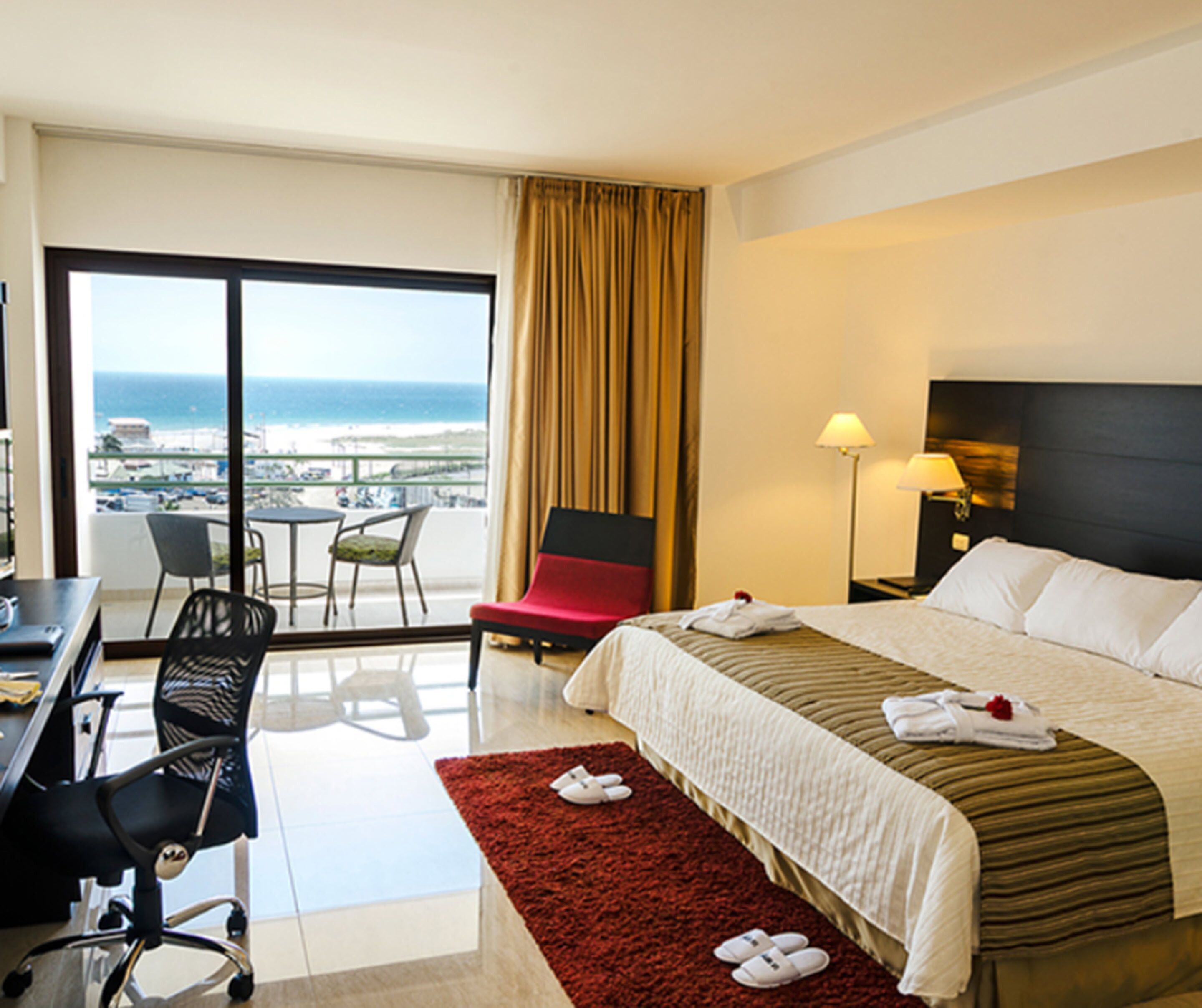 Minibar, in-room safe, desk