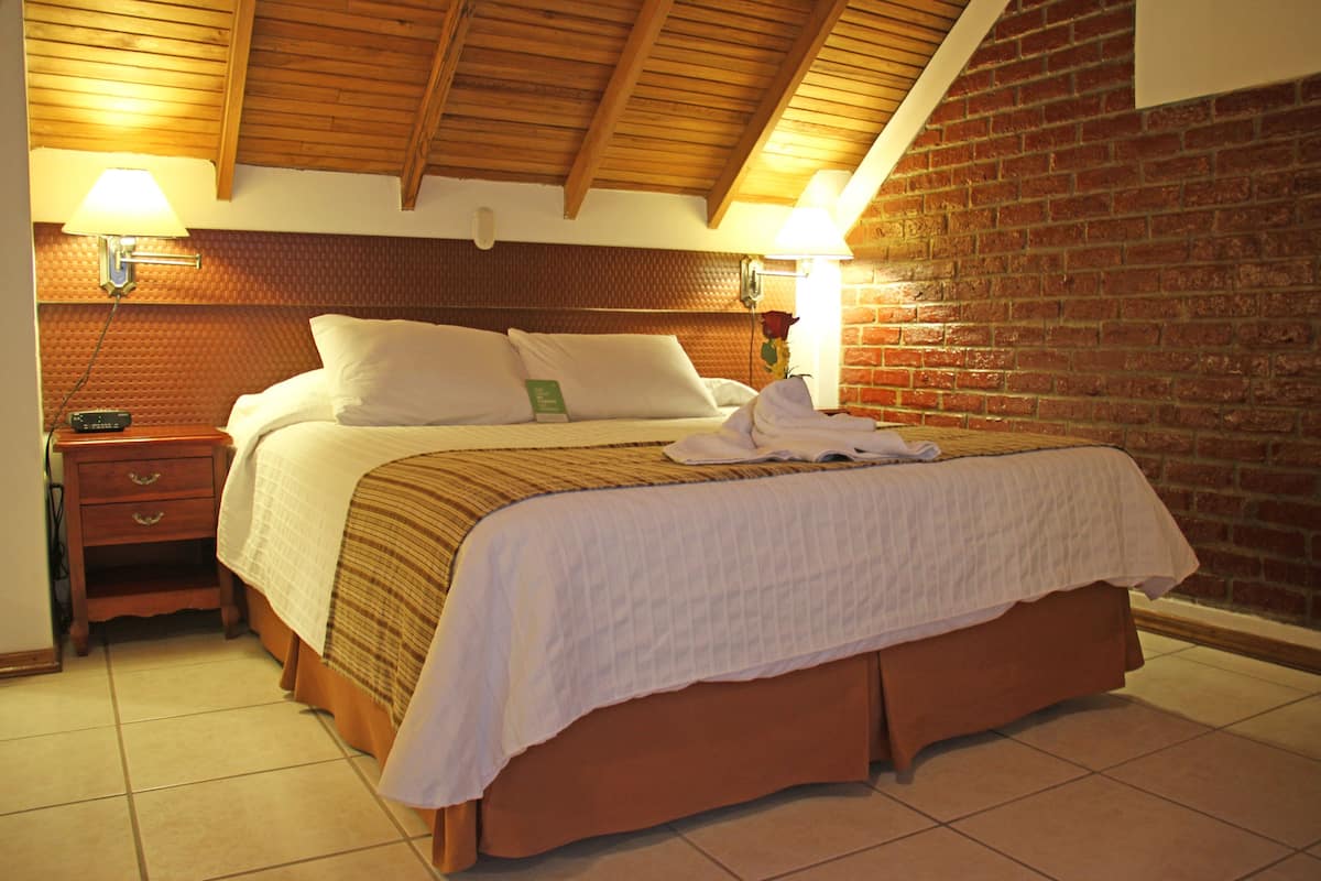 ミニバー、セーフティボックス (室内)、デスク