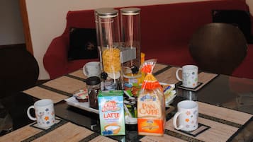 Café da manhã com buffet todos os dias (EUR 5 por pessoa)