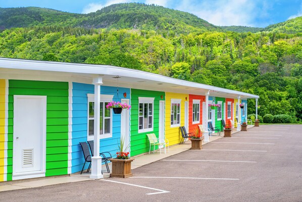 Mountain view - Cornerstone Motel (La Prairie)