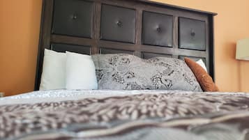 Suite Deluxe, 1 très grand lit | Ameublement unique, espace de travail pour ordinateurs portables