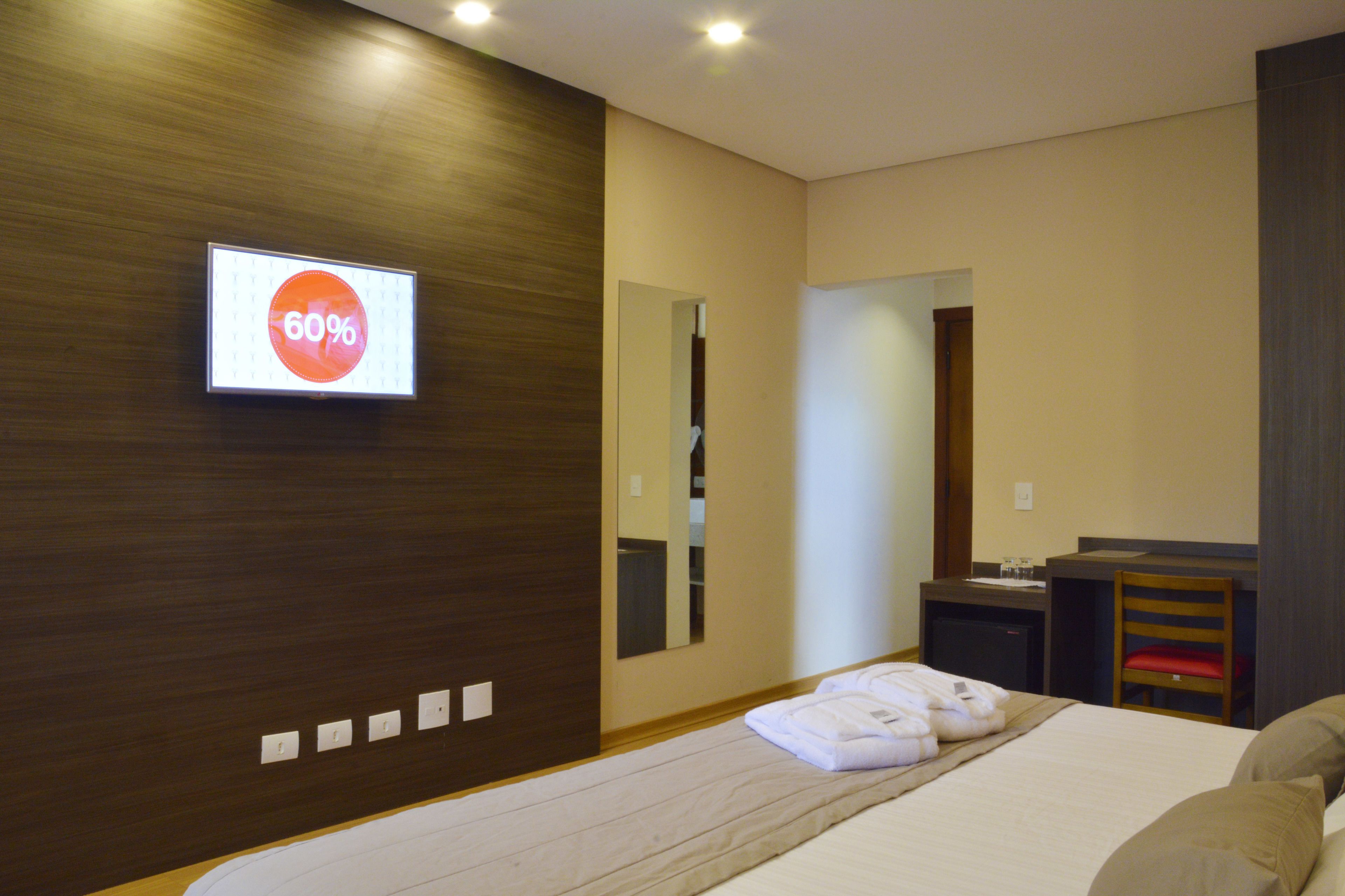 Phòng đôi hoặc 2 giường đơn Tiêu chuẩn | Minibar, bàn, màn/rèm cản sáng, truy cập Internet không dây miễn phí 