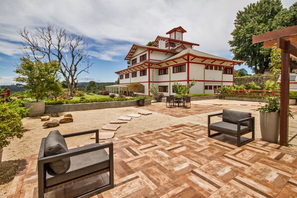 Front of property - Pousada Matsubara (Campos do Jordão)